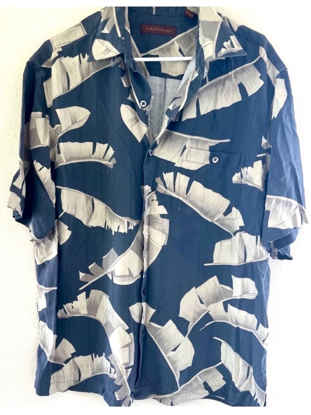 Tori Richard 100% silk navy and tan palm print Hawaiian aloha shirt